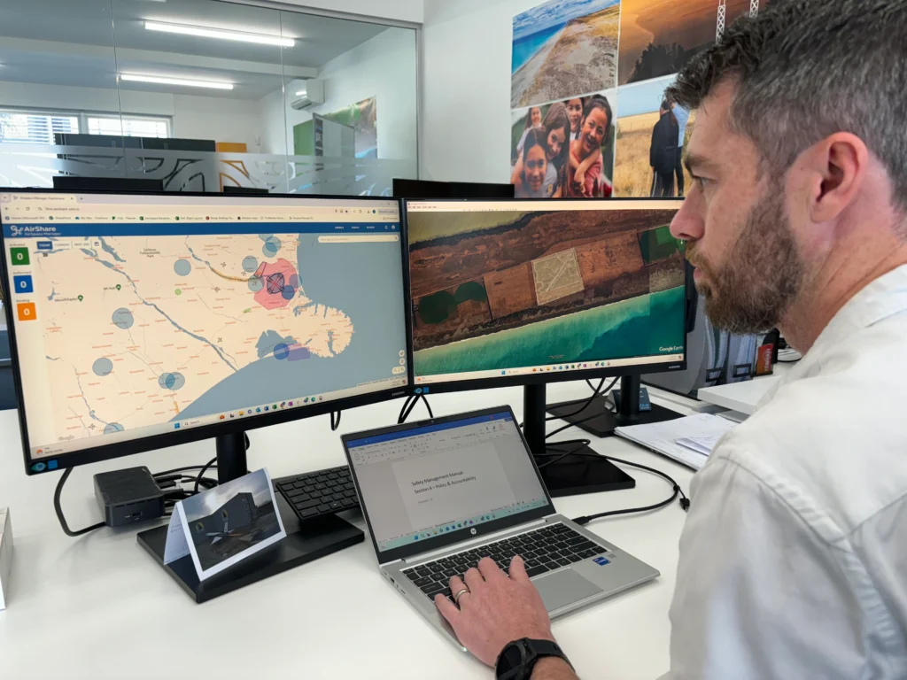 Tฤwhaki NAC Aerospace Project Manager John Mann uses the AirShare UTM to gain a picture of airspace activity at Tฤwhaki.